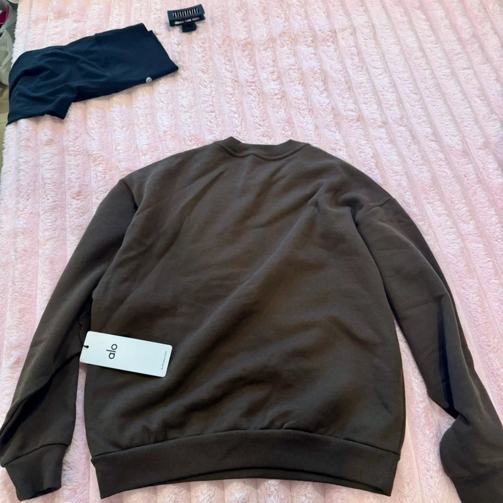 Alo AccoladeSweatshirt (Espresso) - Picture 2 of 5